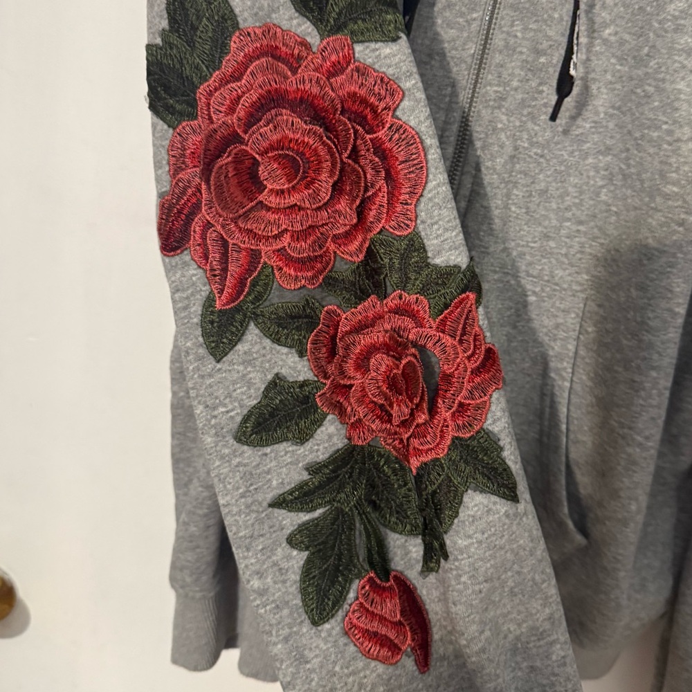 Emma & Sam Roses Zip-Up - Picture 4 of 5